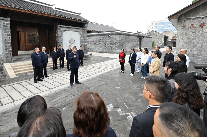习近平在安徽考察时强调
发挥多重国家发展战略叠加优势
奋力谱写中国式现代化安徽篇章「相关图片」