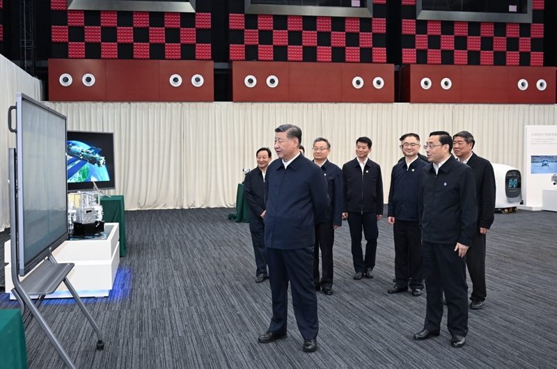 习近平在安徽考察时强调
发挥多重国家发展战略叠加优势
奋力谱写中国式现代化安徽篇章「相关图片」