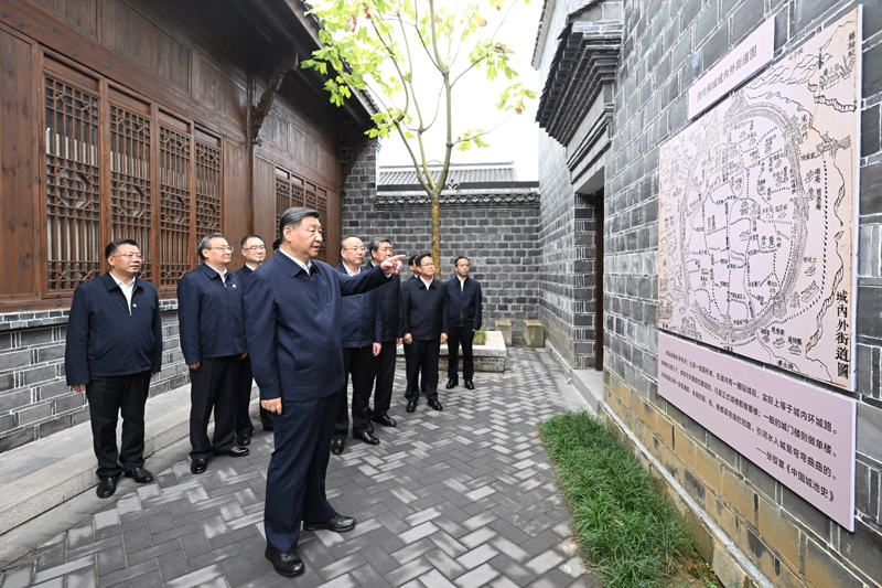 习近平在安徽考察时强调
发挥多重国家发展战略叠加优势
奋力谱写中国式现代化安徽篇章「相关图片」