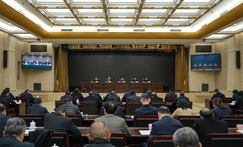 施小琳在全省安全生产和森林草原防灭火视频会议上强调
绷紧安全防范之弦坚持抓早抓小抓实抓细
齐心协力推动全省安全形势持续稳定向好「相关图片」