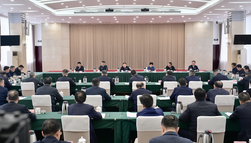 王晓晖主持召开省委关于进一步研究部署群众身边不正之风和腐败问题集中整治工作专题会议强调
打好打赢深化整治这场攻坚战
切实让老百姓真正受益可感可及
施小琳于立军出席「相关图片」