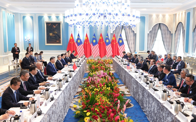 习近平同马来西亚总理安瓦尔举行会谈「相关图片」