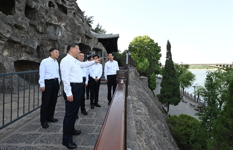 习近平在河南考察时强调
坚定信心推动高质量发展高效能治理
奋力谱写中原大地推进中国式现代化新篇章「相关图片」