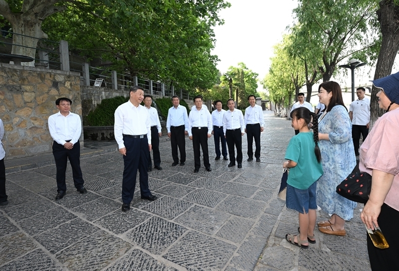 习近平在河南考察时强调
坚定信心推动高质量发展高效能治理
奋力谱写中原大地推进中国式现代化新篇章「相关图片」