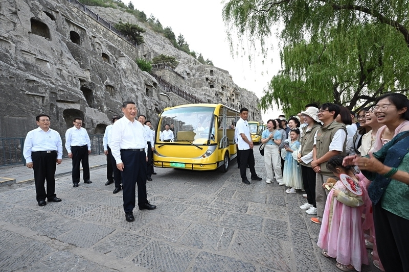 习近平在河南考察时强调
坚定信心推动高质量发展高效能治理
奋力谱写中原大地推进中国式现代化新篇章「相关图片」