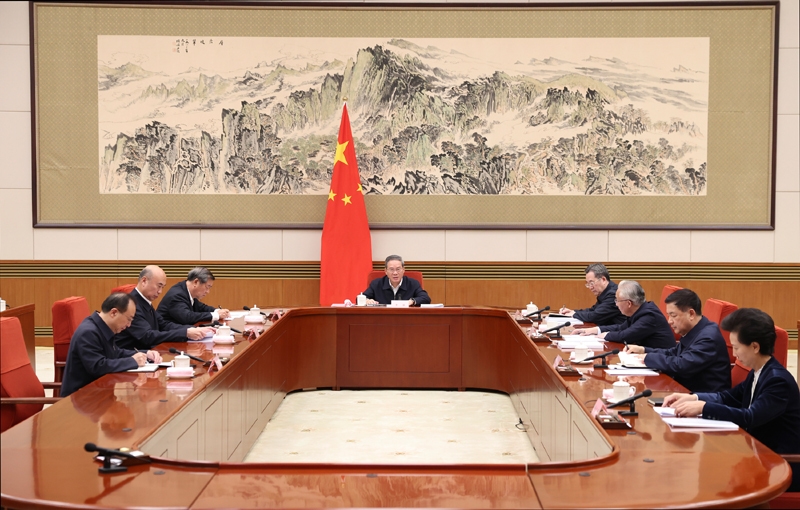 李强主持召开国务院党组会议
学习贯彻习近平总书记在党的二十届四中全会上的重要讲话和全会精神
丁薛祥出席「相关图片」