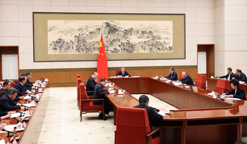 李强主持召开国务院“十五五”规划《纲要草案》编制工作领导小组会议强调
全面贯彻党的二十届四中全会部署
高质量编制“十五五”规划纲要
丁薛祥出席「相关图片」