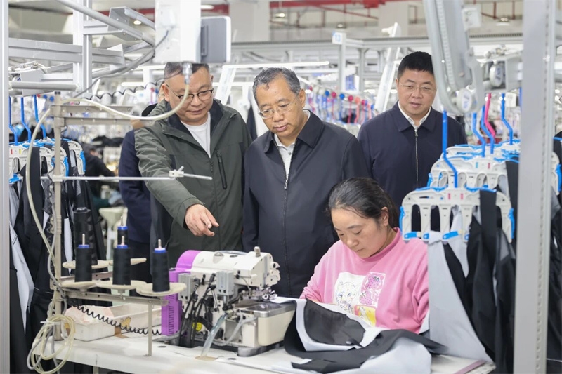 普布顿珠在绵阳市调研时强调：以高质量统战和工会工作助推高质量发展