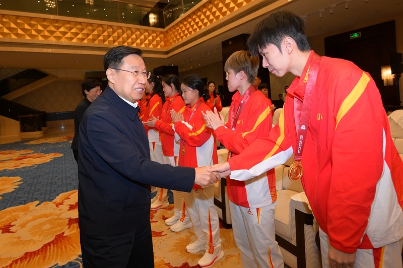 王晓晖在会见我省参加第十五届全国运动会的优秀运动员和教练员医科保障人员代表时强调 
以全运会取得的优异成绩为新起点 
在体育强省建设中再创佳绩再立新功 
施小琳一同会见「相关图片」