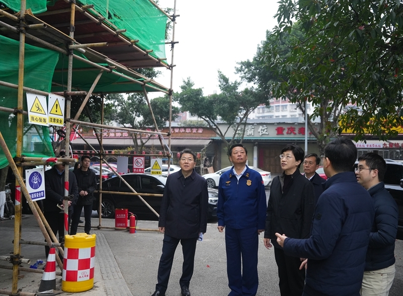 施小琳在成都眉山检查安全生产和消防安全工作时强调
强化“一失万无”的责任意识落实落细防治措施
坚决防范遏制重特大事故发生切实保障群众生命财产安全「相关图片」