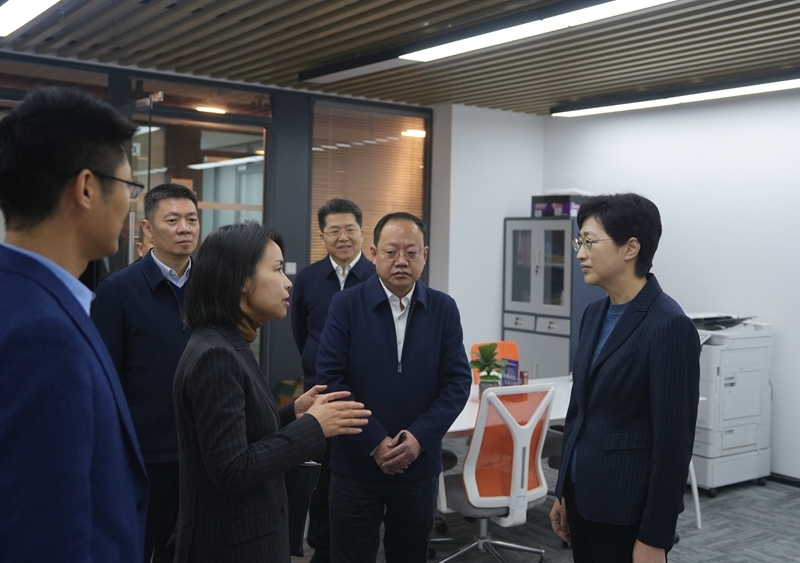 施小琳在省民营经济发展促进中心调研并召开民营企业座谈会强调 
务实高效为民营企业纾困解难聚势赋能 
更好服务民营经济发展壮大支撑全省高质量发展「相关图片」