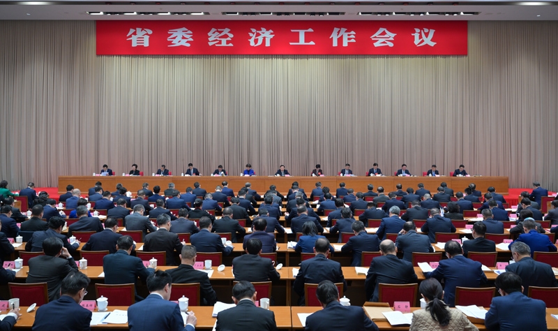 省委经济工作会议在成都举行
王晓晖施小琳讲话 田向利于立军出席「相关图片」