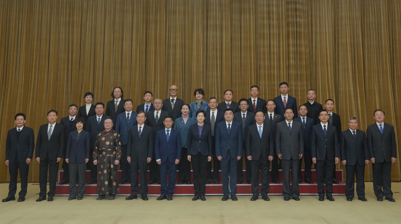 省政府参事和文史研究馆馆员聘任仪式举行
施小琳颁发聘书并讲话「相关图片」