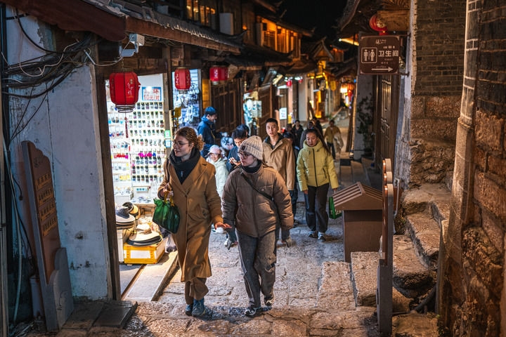 神州大地清风劲
——2025年以习近平同志为核心的党中央贯彻执行中央八项规定、推进作风建设综述「相关图片」