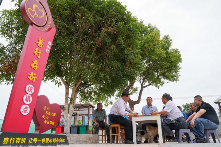 神州大地清风劲
——2025年以习近平同志为核心的党中央贯彻执行中央八项规定、推进作风建设综述「相关图片」