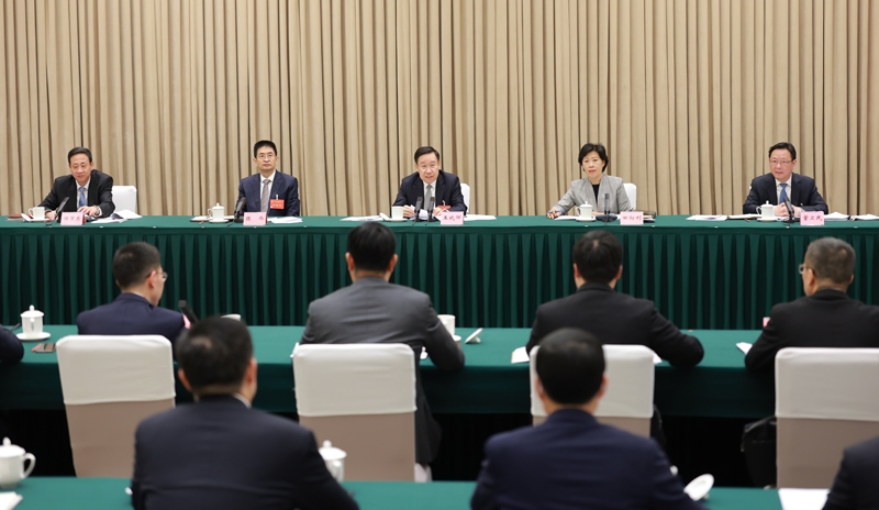 王晓晖在省政协十三届四次会议联组会上强调
持续强筋壮骨苦练内功 不断壮大实力提升质量
以更高标准更高要求扛牢经济大省挑大梁重任
田向利主持「相关图片」