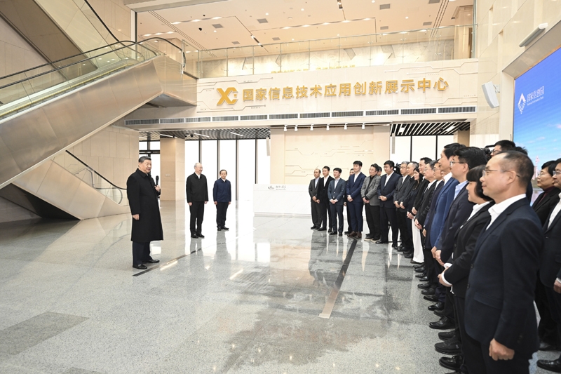 习近平春节前夕在北京看望慰问基层干部群众 
向全国各族人民致以美好的新春祝福 
祝各族人民幸福安康祝伟大祖国繁荣昌盛 
蔡奇陪同考察「相关图片」