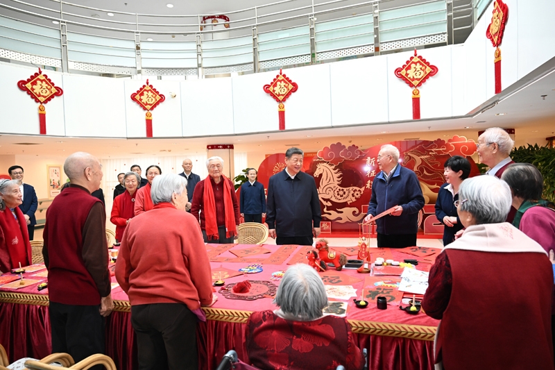 习近平春节前夕在北京看望慰问基层干部群众 
向全国各族人民致以美好的新春祝福 
祝各族人民幸福安康祝伟大祖国繁荣昌盛 
蔡奇陪同考察「相关图片」