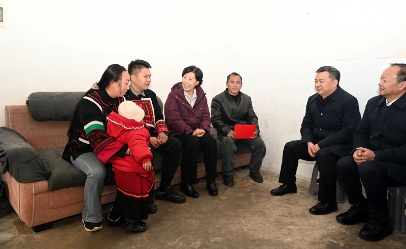 王晓晖施小琳田向利于立军等省领导率团开展春节走访慰问
向全省各族人民致以诚挚问候和新春祝福「相关图片」