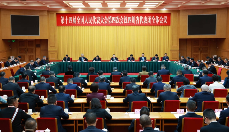 四川代表团举行全体会议
推选王晓晖为团长 施小琳等为副团长「相关图片」