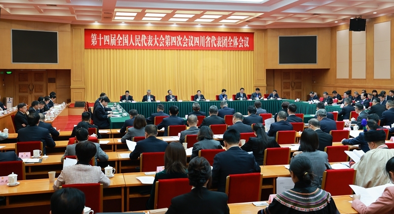 四川代表团举行全体会议 
讨论通过代表团全团建议 
王晓晖主持 施小琳出席「相关图片」