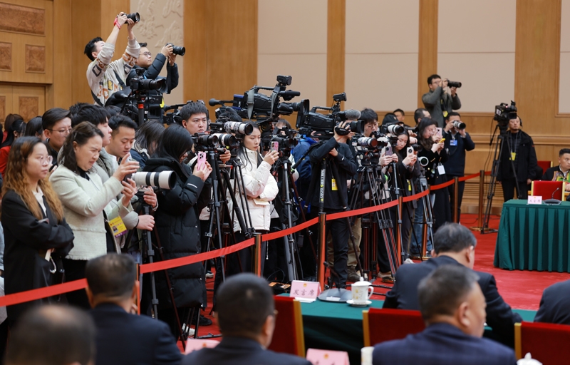 四川代表团举行开放团组活动
王晓晖施小琳等回答记者提问「相关图片」