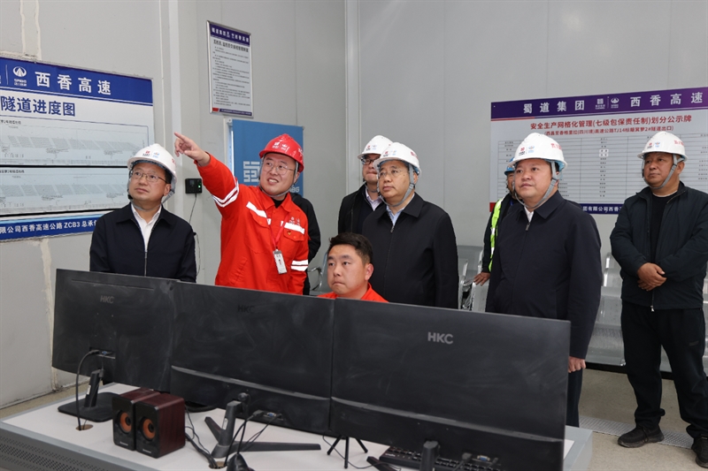 普布顿珠在凉山调研