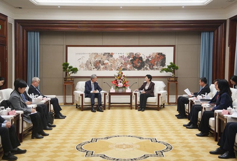 施小琳会见韩国驻华大使卢载宪「相关图片」