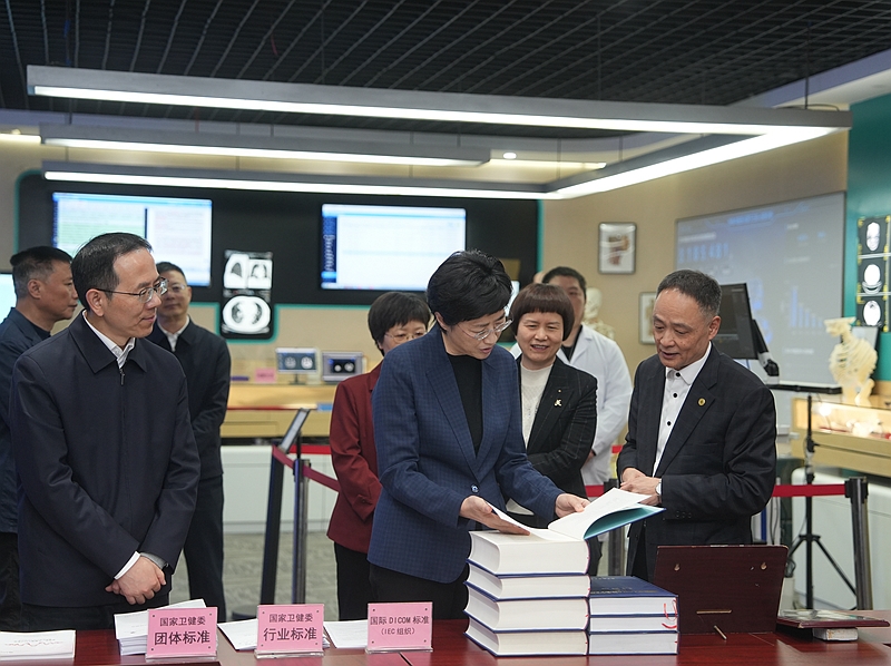 施小琳调研对接大学科研成果转化工作
发挥校地科创优势
推动有组织的创新和成果转化落地「相关图片」