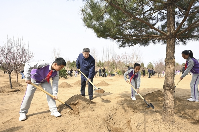 习近平在参加首都义务植树活动时强调
为山川大地增添锦绣
让中国式现代化底色更加亮丽
李强赵乐际王沪宁蔡奇丁薛祥李希参加「相关图片」