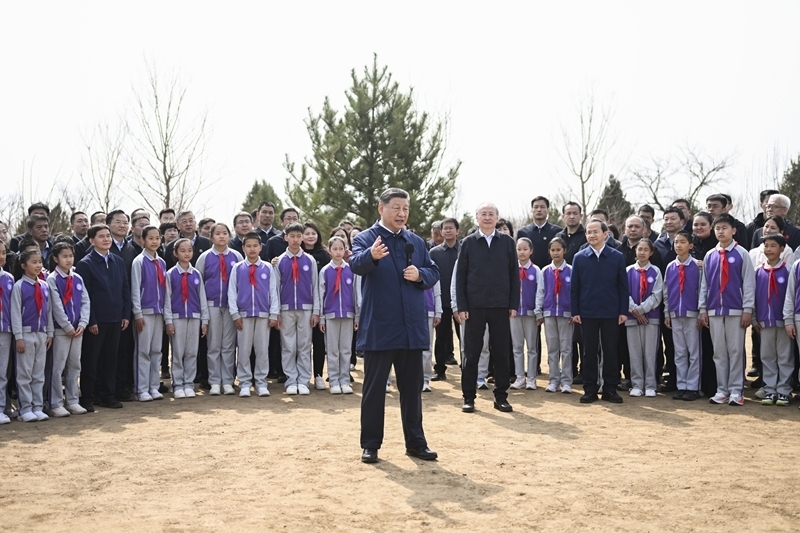 习近平在参加首都义务植树活动时强调
为山川大地增添锦绣
让中国式现代化底色更加亮丽
李强赵乐际王沪宁蔡奇丁薛祥李希参加「相关图片」