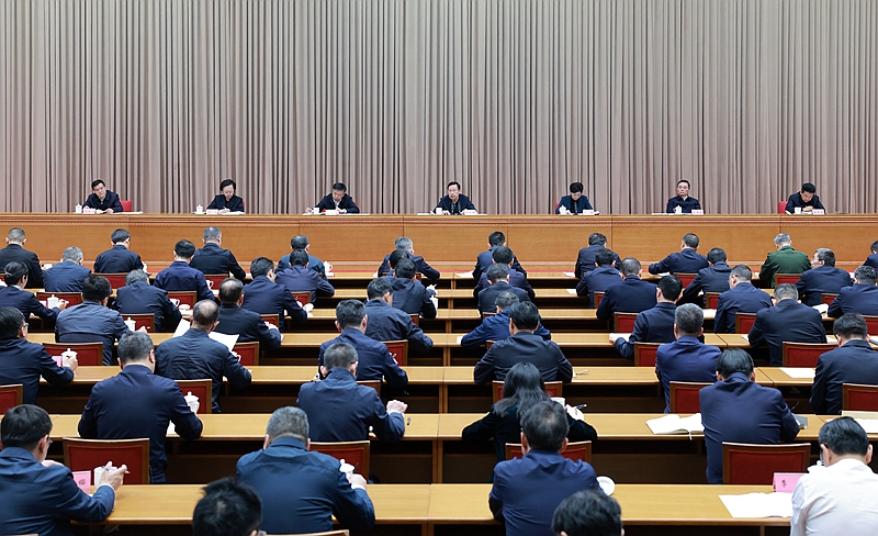 王晓晖在省委全面依法治省工作会议上强调
深入推进全面依法治省
更好以高水平法治护航高质量发展
施小琳主持 于立军出席「相关图片」