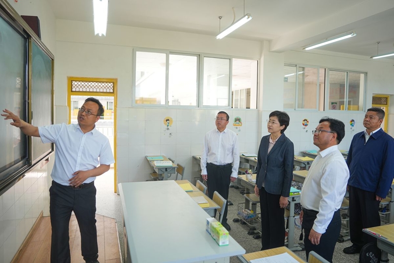 施小琳在攀枝花市、凉山州调研时强调
深挖资源能源潜能 做强特色优势产业
加快培育壮大高质量发展新动能 持续增进民生福祉「相关图片」