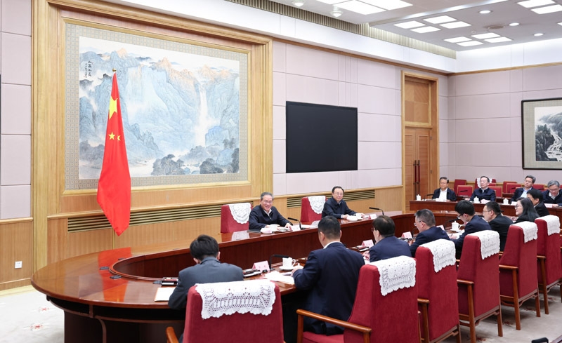 李强主持召开经济形势专家和企业家座谈会「相关图片」