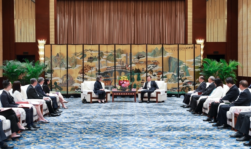 王晓晖会见香港特区政府常任秘书长及部门首长国家事务研修班全体学员「相关图片」