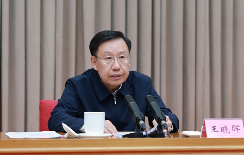 王晓晖在第四届省委省政府决策咨询委员会成立大会上强调
发挥经验优势智力优势专业优势
更好为治蜀兴川事业发展聚智聚力
施小琳主持 于立军出席「相关图片」