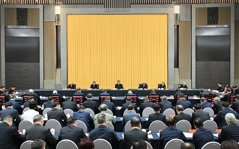 习近平在加强基础研究座谈会上强调
以更大力度更实举措加强基础研究
进一步打牢科技强国建设根基
蔡奇出席 丁薛祥主持「相关图片」