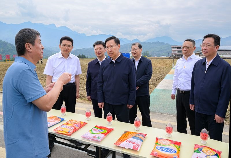 王晓晖在雅安市调研时强调
因地制宜发展农业新质生产力
不断夯实现代化建设“三农”底座「相关图片」
