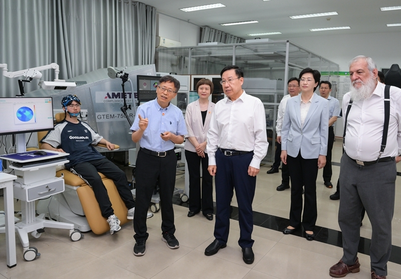 王晓晖主持召开省委专题会议强调
找准优势领域和主攻方向
以更大力度更实举措加强基础研究
施小琳讲话 于立军出席「相关图片」