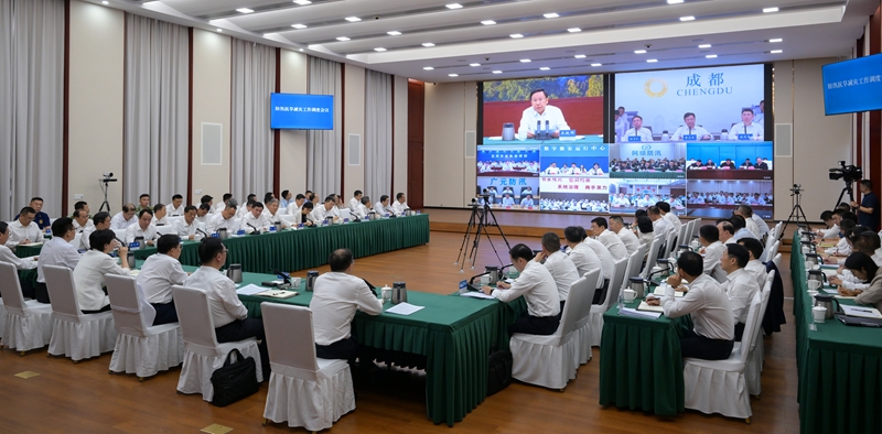 王晓晖主持召开防汛抗旱减灾工作调度会议强调
细之又细实之又实做好各项工作
坚决打赢打好防汛抗旱减灾主动仗攻坚战
施小琳出席「相关图片」