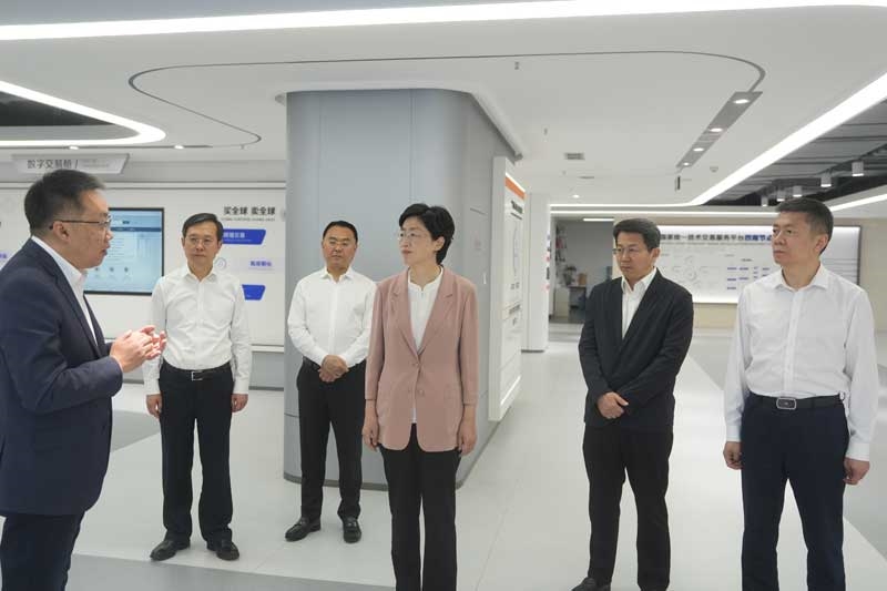 施小琳调研科技工作并召开省委科技委专题会议强调
协同联动推进天府实验室提质增效
加快全链条有组织的科技创新和成果转化「相关图片」