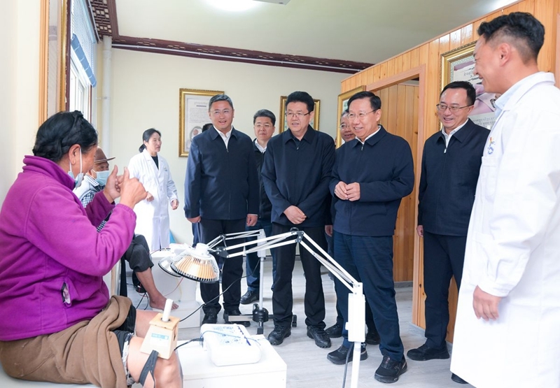 王晓晖在阿坝州甘孜州调研时强调
坚持以推进乡村全面振兴为总抓手
扎实推进民族地区农业农村现代化「相关图片」