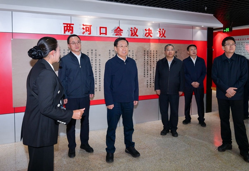 王晓晖在阿坝州甘孜州调研时强调
坚持以推进乡村全面振兴为总抓手
扎实推进民族地区农业农村现代化「相关图片」