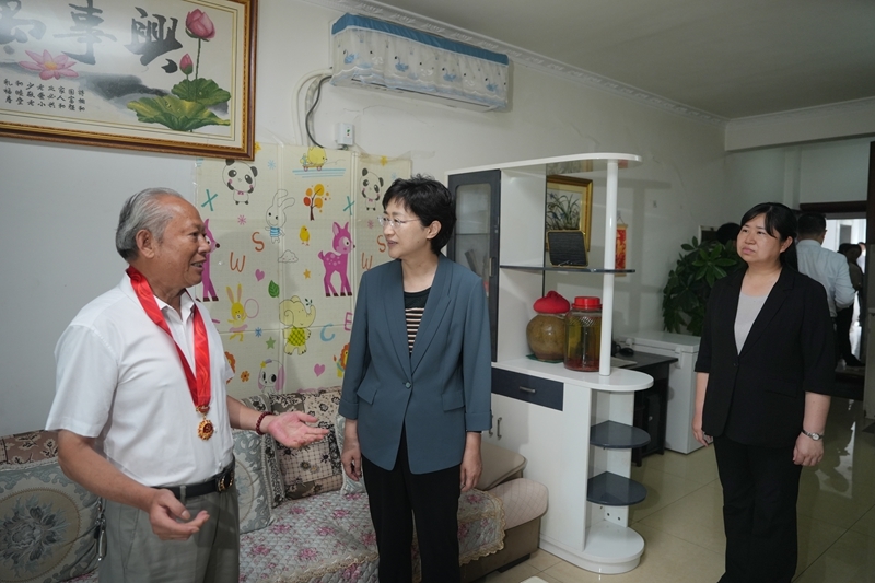 施小琳在乐山市、雅安市调研时强调
保持高质量发展战略定力
加快农业农村现代化 推动经济持续向新向优「相关图片」