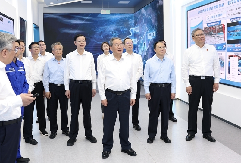 李强在辽宁大连调研时强调
大力发展高端装备制造业
加快建设现代化产业体系「相关图片」