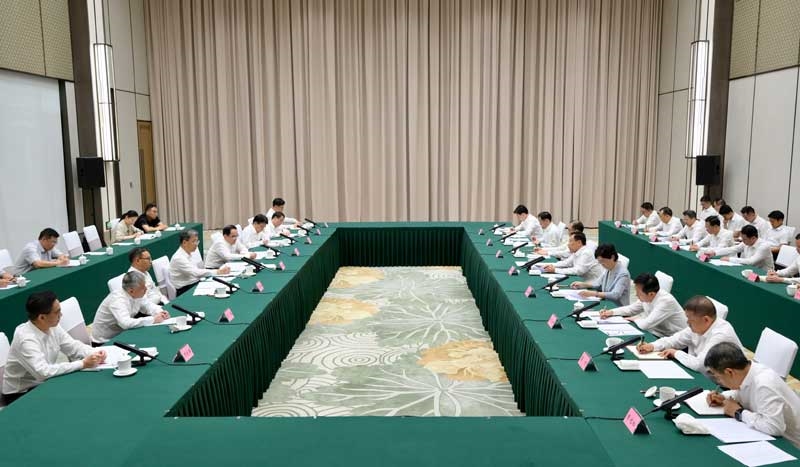 教育部四川省部省会商会议在蓉举行
怀进鹏王晓晖讲话 施小琳主持「相关图片」