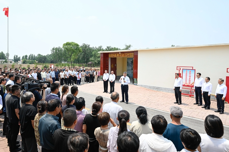 习近平在山东德州考察时强调
以扎实举措推进农业农村现代化
用勤劳和智慧创造更加美好生活「相关图片」
