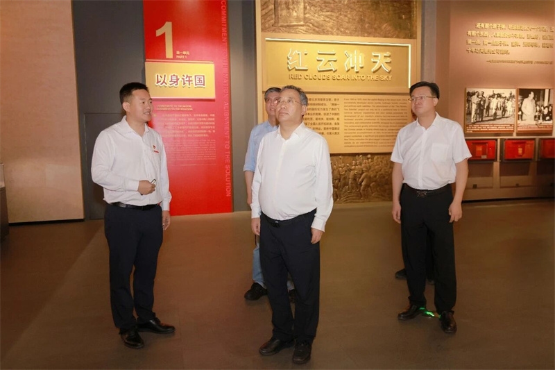 普布顿珠在绵阳市调研