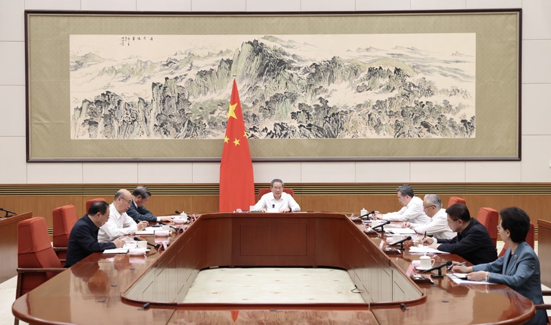 李强主持召开国务院党组会议
学习贯彻习近平总书记在庆祝中国共产党成立105周年大会上的重要讲话精神和习近平党建思想
丁薛祥出席「相关图片」