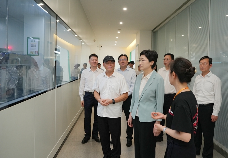施小琳在成都调研推进省委十二届九次全会精神贯彻落实
加快推进城乡融合发展
积极探索农业农村现代化新路径「相关图片」